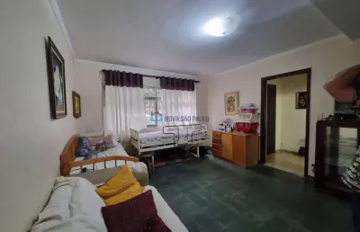 Casa assobradada com 300m², com 03 dormitórios, edícula e piscina, no bairro parque jabaquara