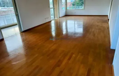 Apartamento 4 quartos, 197 m², 1 por andar, próximo ao metrô.