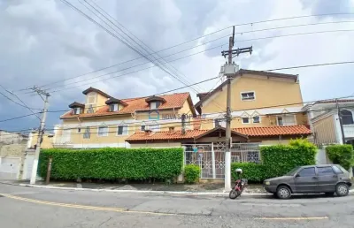 Sobrado triplex em condomínio, 3 dormitórios com suíte, 3 vagas próximo ao metrô saúde