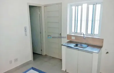 Kitnet à venda, com 1 dormitório e 1 banheiro, na vila monumento