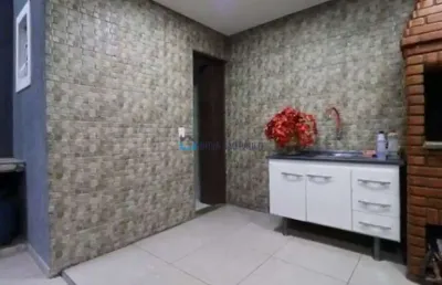 Sobrado com 102m² no jardim miriam, 03 dormitórios sendo 02 suites.
