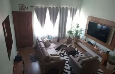 Saúde casa em condomínio fechado, 2 suítes e 2 vagas.