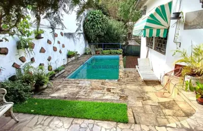Sobrado amplo para reforma com quintal e piscina perto do parque da aclimação!