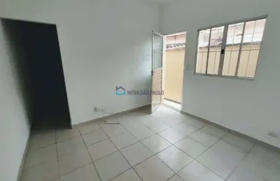 Casa térrea de 4 dormitórios próximo ao metrô saúde
