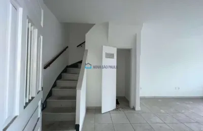 Sobrado com 03 dormitórios na região da vila mascote