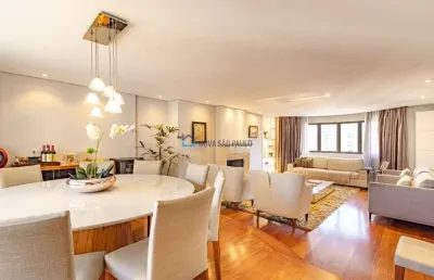 Apartamento com 3 suítes e 3 vagas à venda em moema