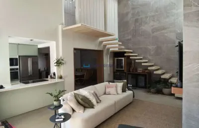 Casa a venda no planalto paulista com 496m² distribuidos em 04 dormitórios sendo 02 suites e 4 vagas