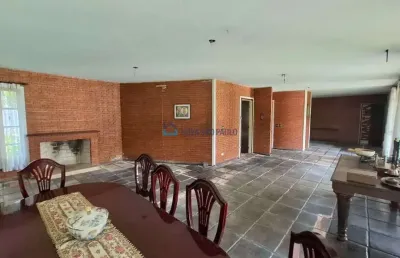 Ampla casa em interlagos com 3 quartos, sala para 3 ambientes e piscina