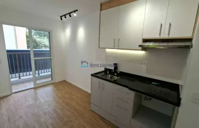 Studio com 24m² a poucos metros do metrô são judas.