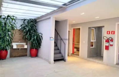 Casa comercial e residencial com 8 salas e 3 vagas, ao lado da estação saúde do metrô.