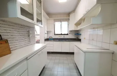 Amplo apartamento com 3 dormitórios e 2 vagas nas imediações do metrô são judas em rua tranquila!