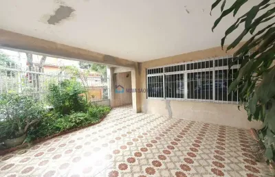 Excelente sobrado ensolarado com entrada lateral e 2 vagas de garagens!