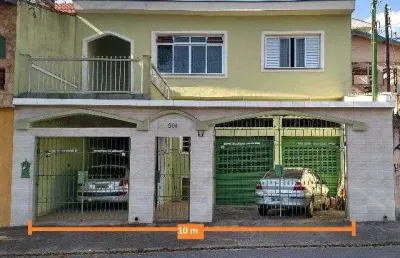 Sobrado comercial ou residencial com 4 dormitórios sendo 01 suíte, 2 banheiros sociais, 1 lavabo, living integrado com sacada, cozinha, área de serviç