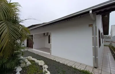 Casa no praia da enseada com 3 quartos para venda, 150 m²