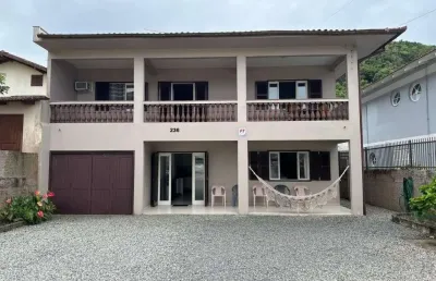 Sobrado no praia da enseada com 5 quartos para venda, 274 m²
