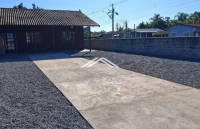 Casa à venda com 3 quartos, localizada no barra do sai - itapoá sc