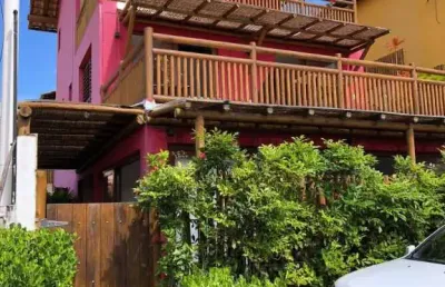 Casa triplex com 5 quartos sendo 4 suítes e cobertura gourmet