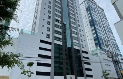 Apto com 4 dormitórios , 3 vagas de garagem, onde vc vai passar monetos felizes com sua família.