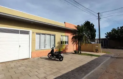 Casa com 5 dormitóriosem condomínio fechado no country