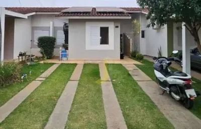 Casa com piscina e 3 dormitórios à venda, 100 m² por r$ 650