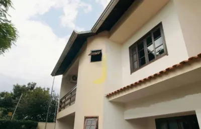 Sobrado região central, excelente para ponto comercial