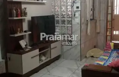 Casa sobrado com sacada | 02 dorm | 01 vaga de garagem | 98m² | vila valença - são vicente.