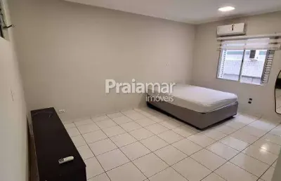 Studio mobiliado reformado | sem vaga | praia gonzaguinha - s.v