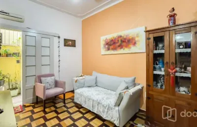 Apartamento com 2 quartos à venda na rua marcílio dias, 934, menino deus, porto alegre, 64 m2 por r$ 300.000