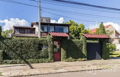 Casa com 3 quartos à venda na avenida guarujá, 140, guarujá, porto alegre, 235 m2 por r$ 749.000