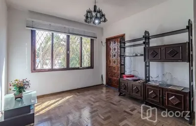 Casa com 6 quartos à venda na rua fernando abbott, 1227, passo da areia, porto alegre, 210 m2 por r$ 698.000