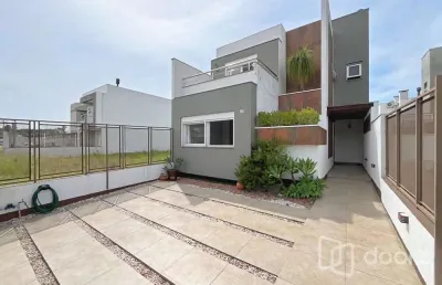 Casa com 3 quartos à venda na rua jean vardaramatos, 135, hípica, porto alegre, 154 m2 por r$ 680.000
