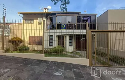 Casa com 3 quartos à venda na rua professor abílio azambuja, 43, jardim do salso, porto alegre, 318 m2 por r$ 1.499.000