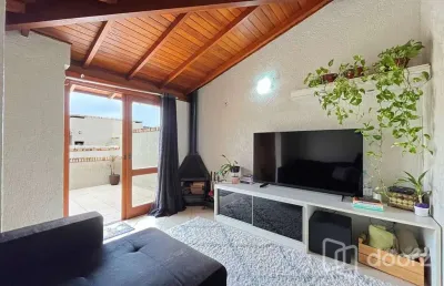 Casa em condomínio fechado com 2 quartos à venda na avenida guarujá, 126, guarujá, porto alegre, 102 m2 por r$ 319.900