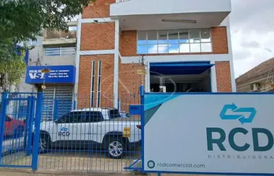 Excelente pavilhão muito bem localizado no bairro!!!