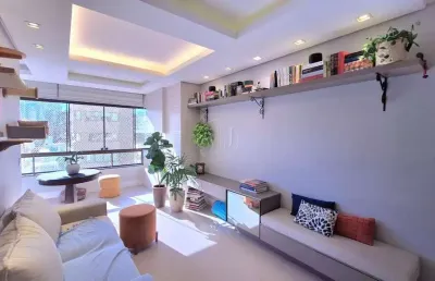 Impecável / 3 dormitórios / suíte / último andar / vista definida / sol norte / reformado / semimobiliado e decorado por arquiteta / lareira e parilla / elevador e 2 vagas individuais. tudo isso ao la
