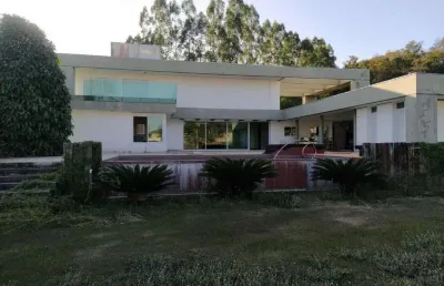 Descubra o privilégio de viver em uma verdadeira mansão duplex no exclusivo condomínio belvedere, em esmeraldas! com impressionantes 850m² de área útil, esta residência foi projetada para proporcionar