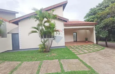 Casa de condomínio com 4 quartos e 3 banheiros para alugar, 180 m²