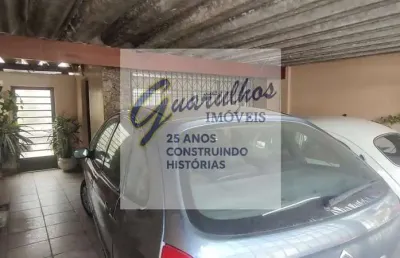 Sobrado em exelente localizaçao com 3 dormitorios sala com 3 mbientes 3 wc corredor lateral edcula n