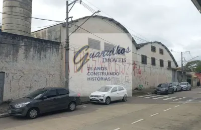 Ótimo galpão  no centro da vila galvão  com pé  direito de 8 metros  com 4 salas,  banheiros, vestiá