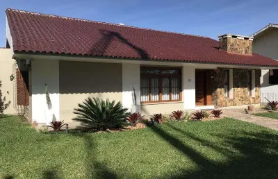Casa com 3 quartos à venda na Alameda dos Ipês, 131, Nossa Senhora Medianeira, Santa Maria