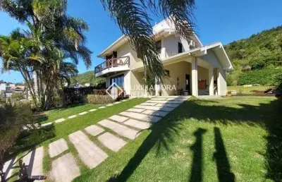 Casa com 3 quartos à venda na joaquina abreu de araujo, 788, centro, garopaba, 157 m2 por r$ 2.100.000