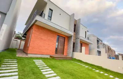Casa com 3 quartos à venda na altas freitas nauck, 900, pinguirito, garopaba, 137 m2 por r$ 900.000