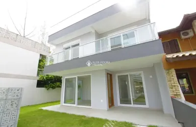 Casa com 3 quartos à venda na palmeiras, 145, morrinhos, garopaba, 158 m2 por r$ 2.350.000