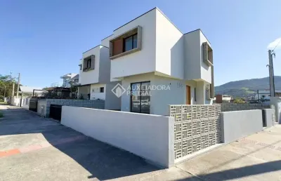 Casa com 3 quartos à venda na 06 de janeiro, 490, areais da palhocinha, garopaba, 95 m2 por r$ 697.000