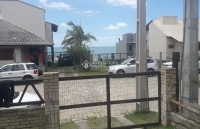 Casa com 4 quartos à venda na das amendoeiras, 224, morrinhos, garopaba, 180 m2 por r$ 2.250.000