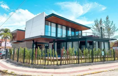 Casa com 4 quartos à venda na das baleias, 1, praia da ferrugem, garopaba, 216 m2 por r$ 5.000.000