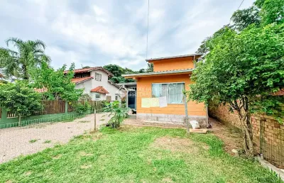 Casa com 4 quartos à venda na vereador laudelino antônio teixeira, 1990, grama, garopaba, 160 m2 por r$ 855.000