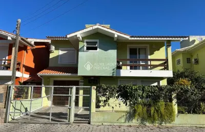 Casa com 4 quartos à venda na olívio duarte de sena, 387, centro, garopaba, 165 m2 por r$ 2.800.000