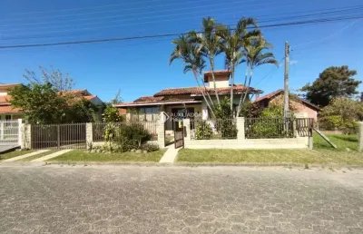 Casa com 3 quartos à venda na rua bernardino manoel rodrigues, 1380, centro, garopaba, 400 m2 por r$ 1.800.000