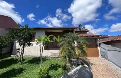 Casa com 2 dormitórios, encosta do sol, em estância velha.